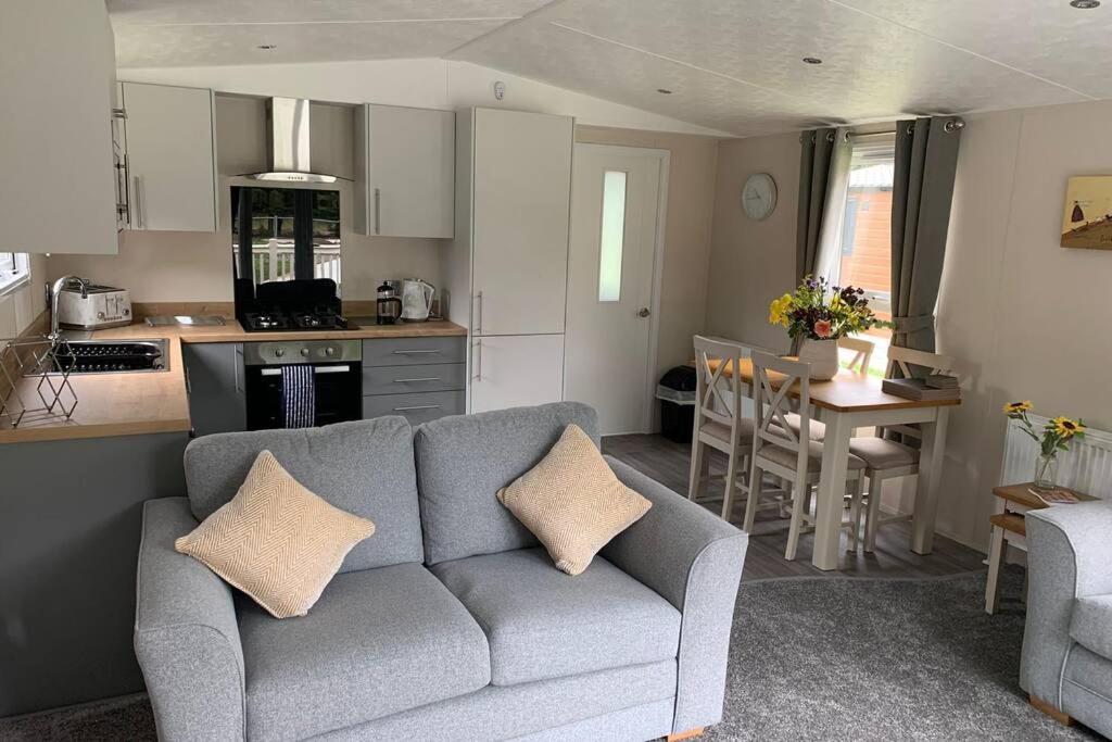 Nightingale Lodge With Hot Tub Barmby on the Moor Exteriér fotografie
