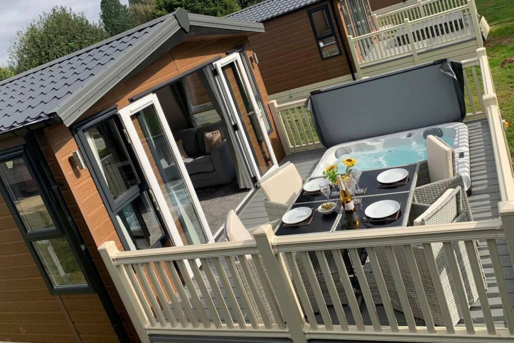 Nightingale Lodge With Hot Tub Barmby on the Moor Exteriér fotografie