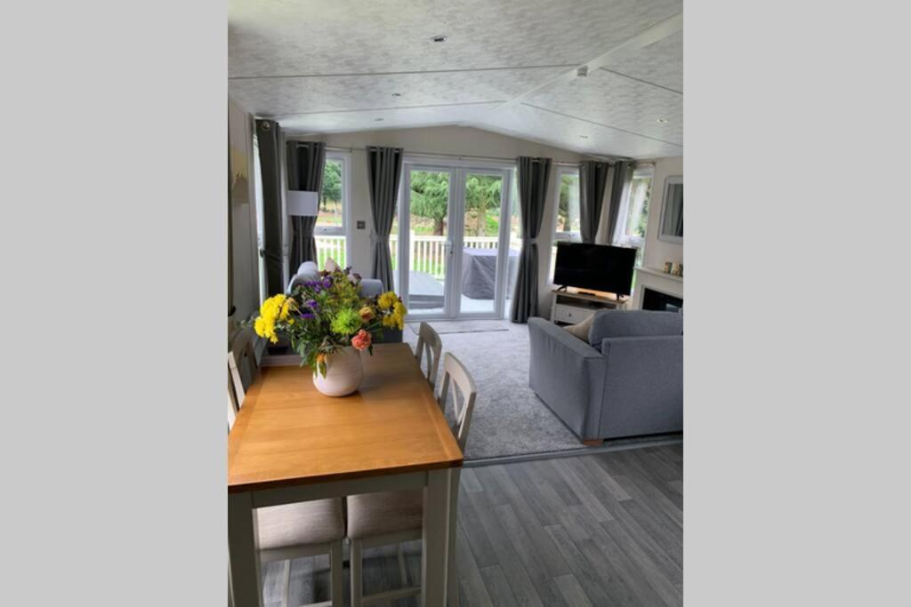 Nightingale Lodge With Hot Tub Barmby on the Moor Exteriér fotografie